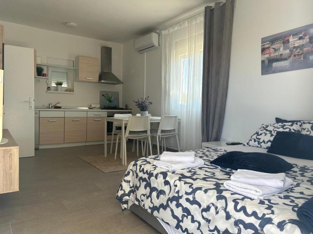 Apartmani Fulir Vrsi Buitenkant foto